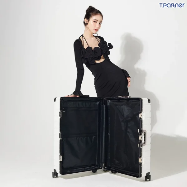 Tpartner กระเป๋าเดินทาง รุ่น Titanium รับประกัน 3 ปี - Image 2